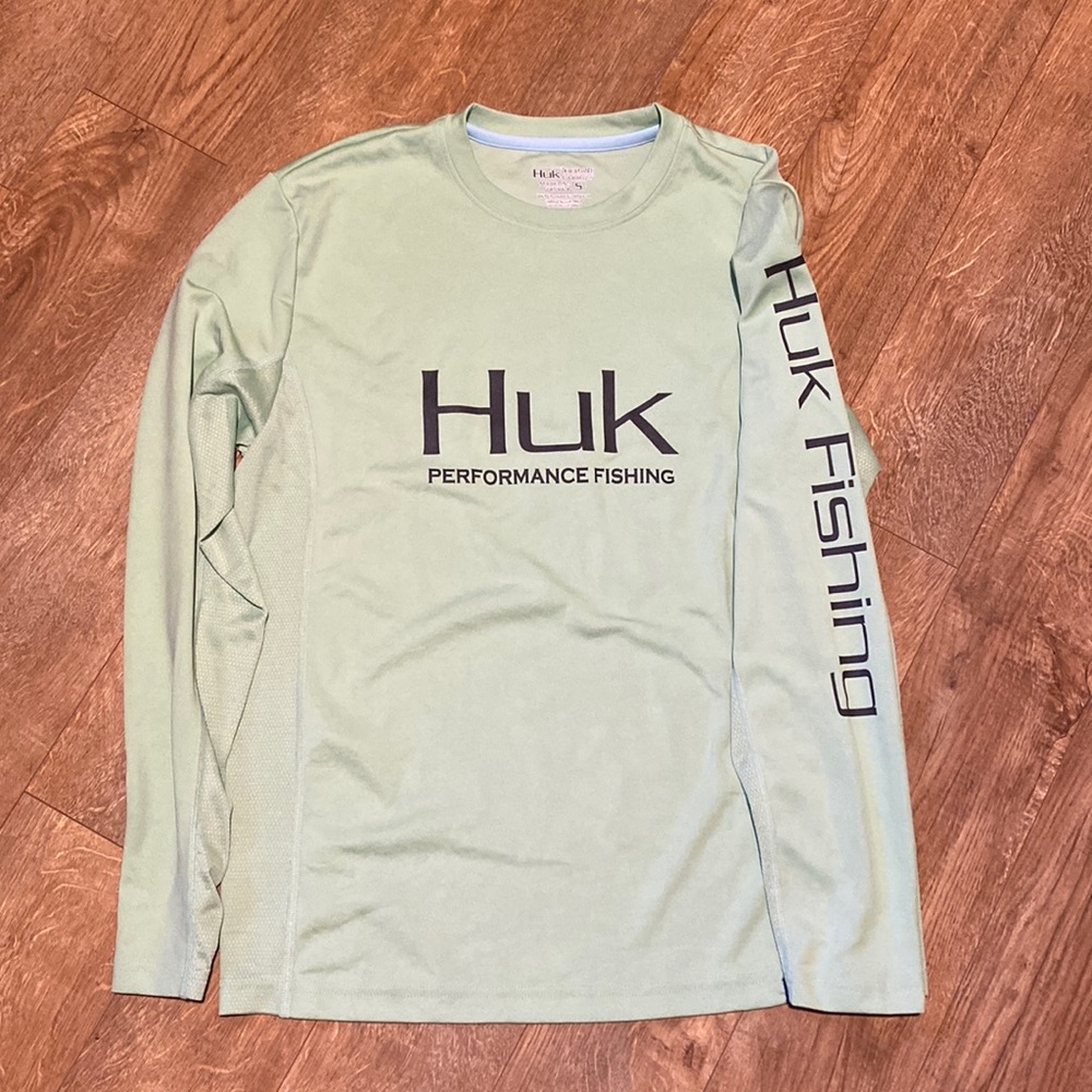 Men’s S Huk fishing shirt, EUC, light green